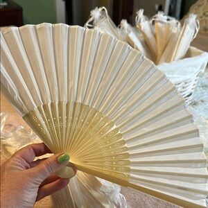 25 Elegant Cream Hand Fans